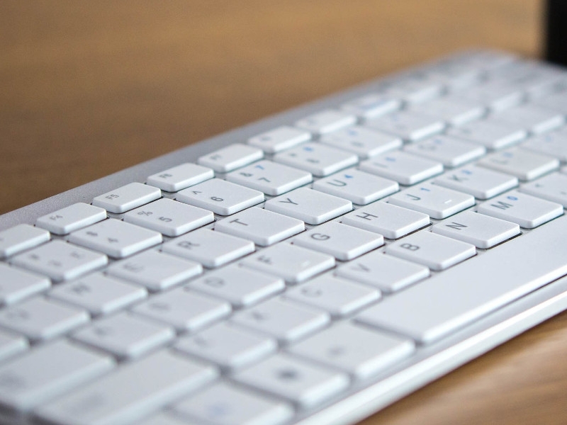 R-Go Compact flache Tastatur QWERTY (ES) RGOECESPW, weiß