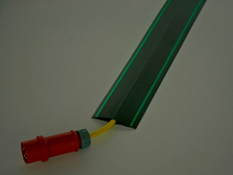 Serpa Kabelbrücke nachleuchtende Streifen