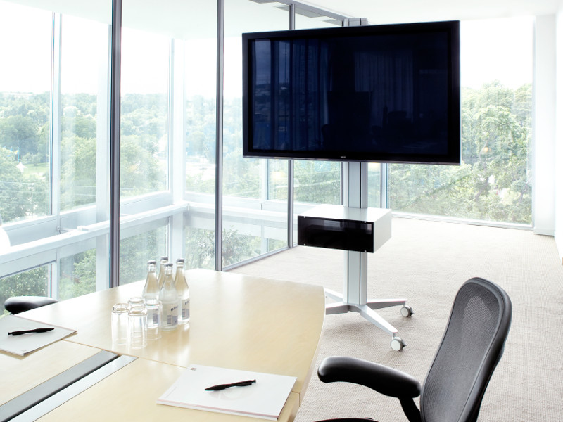 SMS Messekit X FH M 1955 mobiler Messe Monitorständer Konferenz