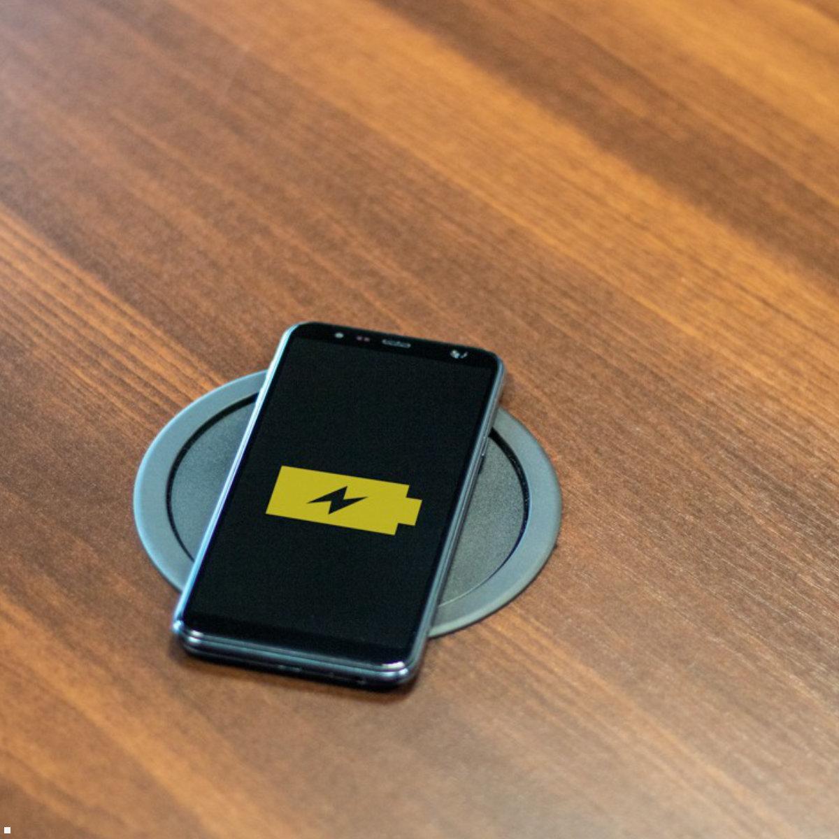 TecLines TVS003B versenkbare 4-fach Steckdose, Qi, 2x USB-A, 2x RJ45, schwarz, Anwendung induktives Laden