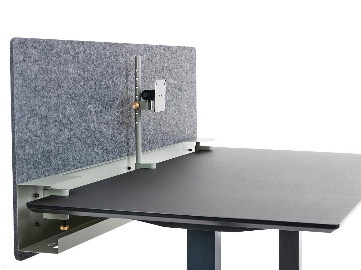 APTO Tisch Monitorhalterung bis 27 Zoll mit Tischklemme, olivgrün Anwendungsbeispiel