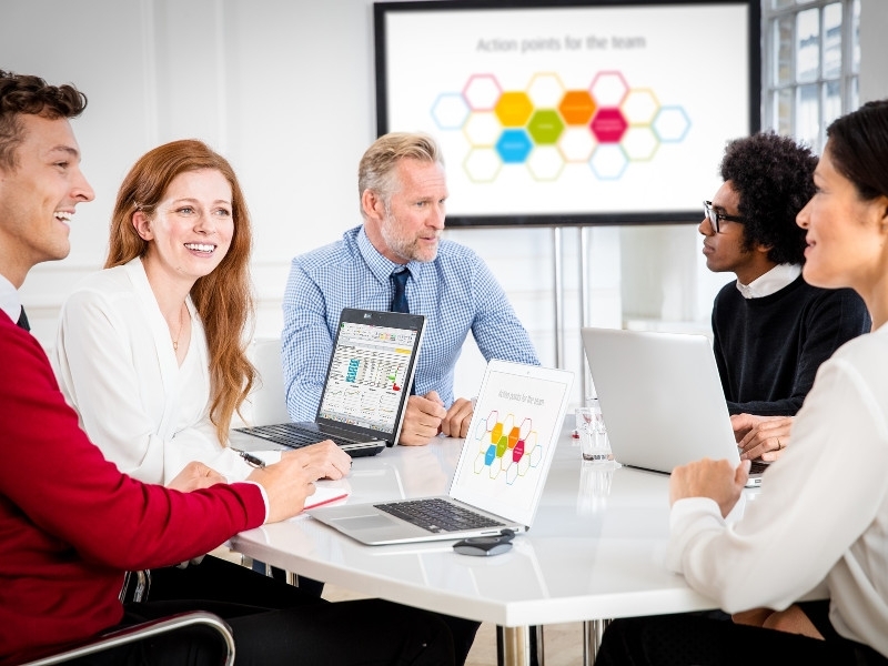 Barco ClickShare CSE-200+ Präsentationssystem kabellos für Besprechungsräume