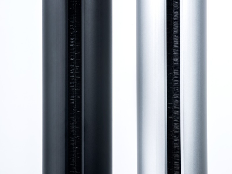 Novus Retail System Tablet Tischhalterung mit VESA Halterung (851+3049+000) silber Kabelführung