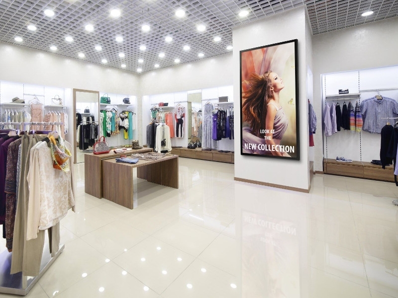 Vogels PFW 6815 Monitor Wandhalterung 100 Zoll Hochformat Anwendungsbeispiel